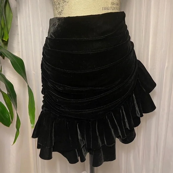 🔴SOLD🔴 Zara Black Velvet Ruched Asymmetrical Ruffle Mini Skirt Size Large - Picture 1 of 3